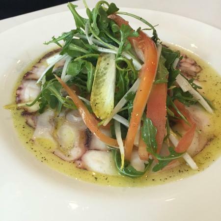 La Vela Dining & Bar